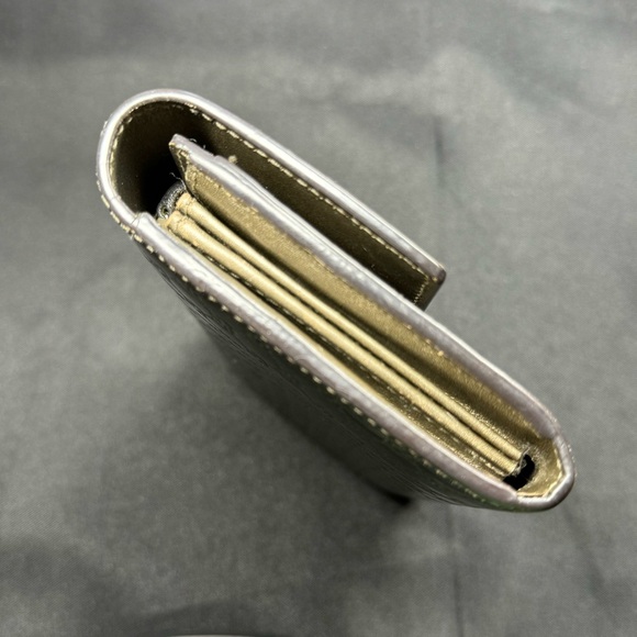 🩶GUCCI Metallic Gray Patent Microguccissima Wallet, Italy🩶 - Picture 3 of 14